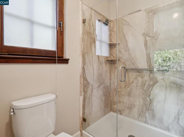 21 Via Barcelona, Moraga CA 94556
