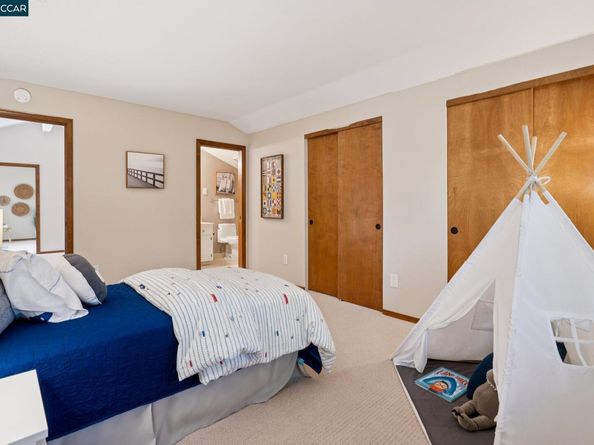 21 Via Barcelona, Moraga CA 94556