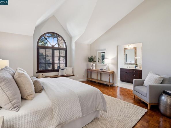 21 Via Barcelona, Moraga CA 94556
