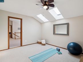 21 Via Barcelona, Moraga CA 94556