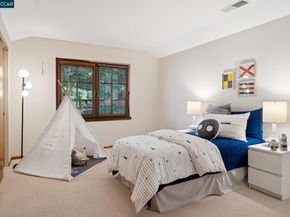 21 Via Barcelona, Moraga CA 94556