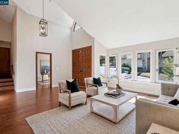 21 Via Barcelona, Moraga CA 94556