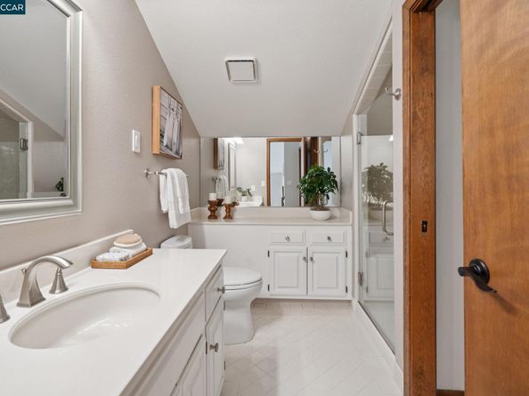 21 Via Barcelona, Moraga CA 94556