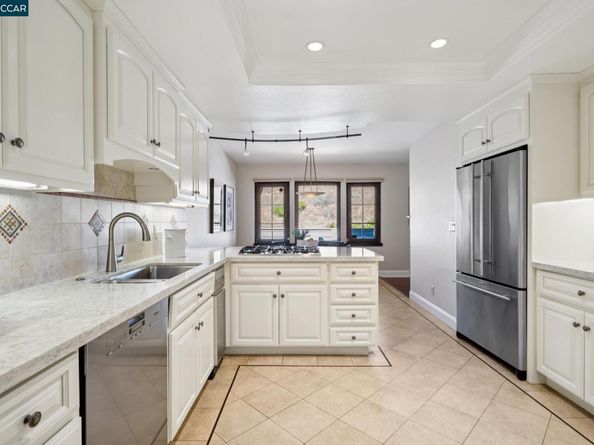 21 Via Barcelona, Moraga CA 94556
