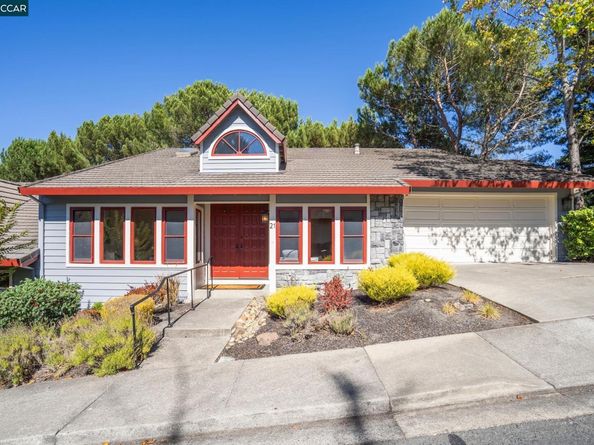 21 Via Barcelona, Moraga CA 94556