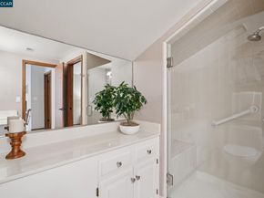 21 Via Barcelona, Moraga CA 94556