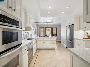 21 Via Barcelona, Moraga CA 94556