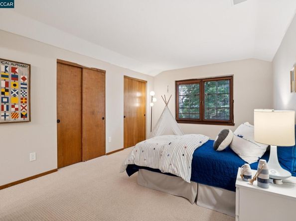 21 Via Barcelona, Moraga CA 94556