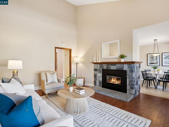 21 Via Barcelona, Moraga CA 94556