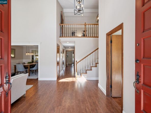 21 Via Barcelona, Moraga CA 94556