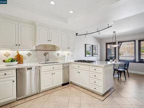 21 Via Barcelona, Moraga CA 94556