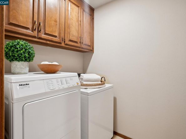 21 Via Barcelona, Moraga CA 94556