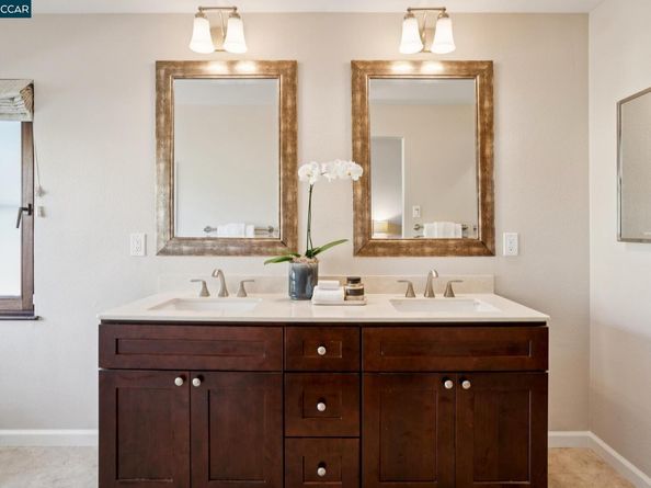 21 Via Barcelona, Moraga CA 94556