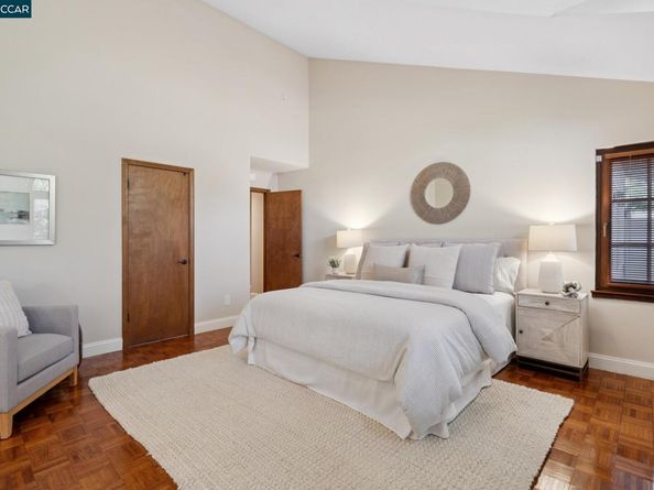 21 Via Barcelona, Moraga CA 94556