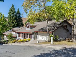 21 Via Barcelona, Moraga CA 94556