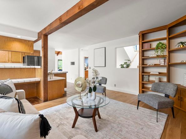 6425 Zinn Dr, Oakland CA 94611