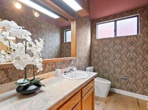 6425 Zinn Dr, Oakland CA 94611