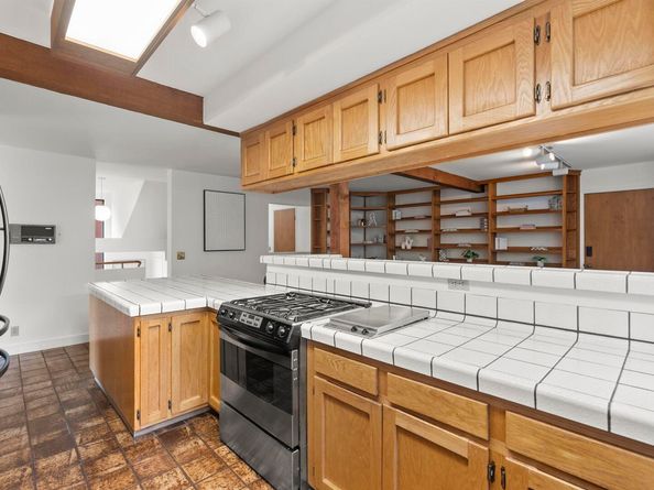 6425 Zinn Dr, Oakland CA 94611