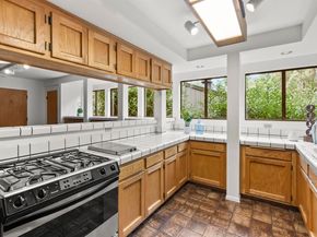 6425 Zinn Dr, Oakland CA 94611