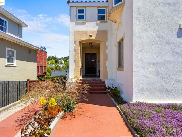 1222 Hollywood Ave, Oakland CA 94602