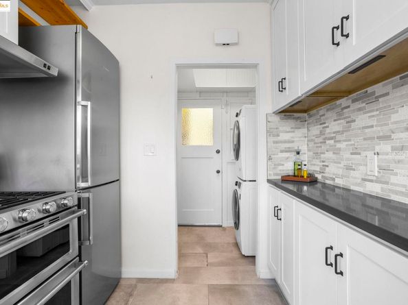 1222 Hollywood Ave, Oakland CA 94602