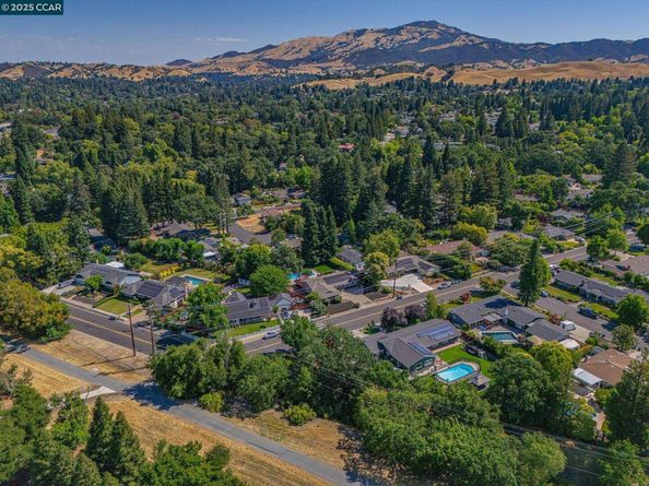 323 Laurel Dr, Danville CA 94526