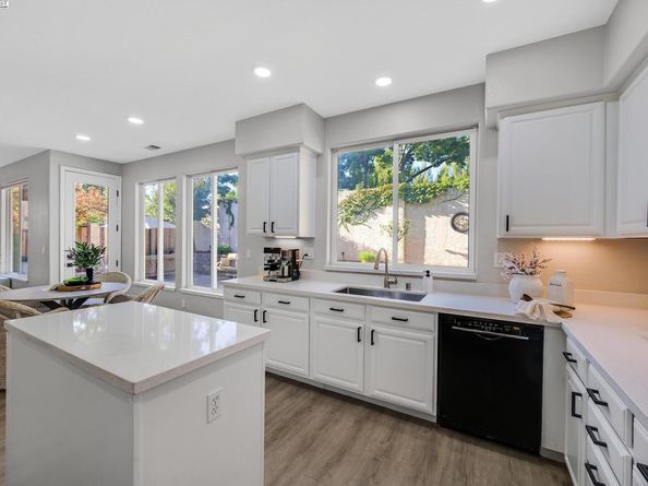 4637 Persimmon Dr, Dublin CA 94568