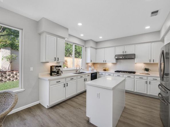 4637 Persimmon Dr, Dublin CA 94568