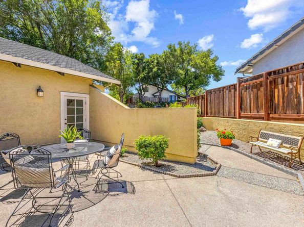 8146 Vomac Ct, Dublin CA 94568