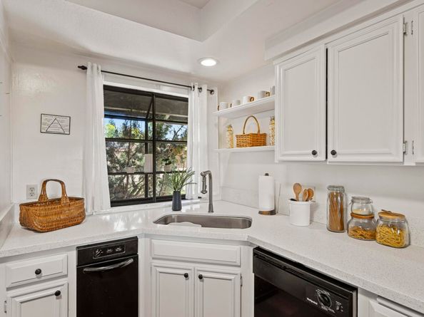 8146 Vomac Ct, Dublin CA 94568