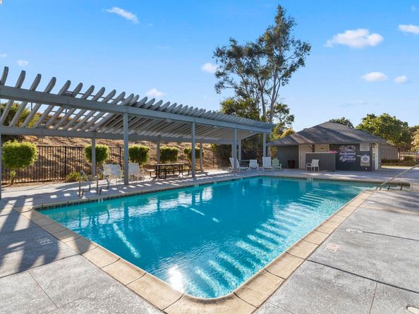 1479 Spring Valley Cmn, Livermore CA 94551