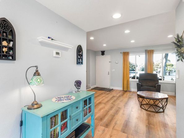 1479 Spring Valley Cmn, Livermore CA 94551