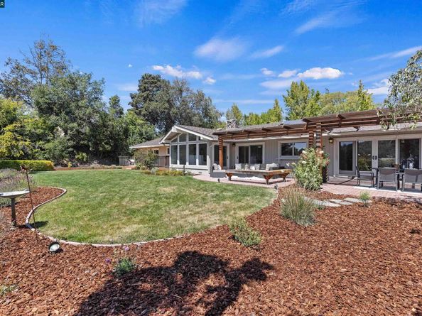 11 Breck Ct, Moraga CA 94556