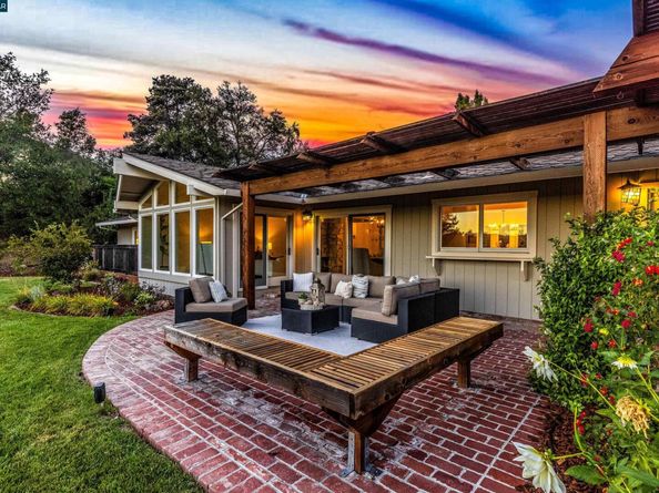 11 Breck Ct, Moraga CA 94556