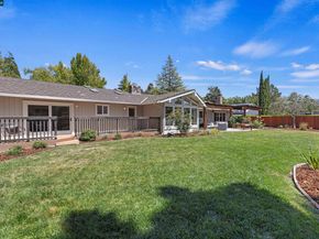 11 Breck Ct, Moraga CA 94556
