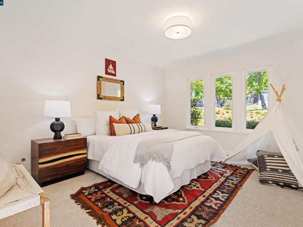 11 Breck Ct, Moraga CA 94556