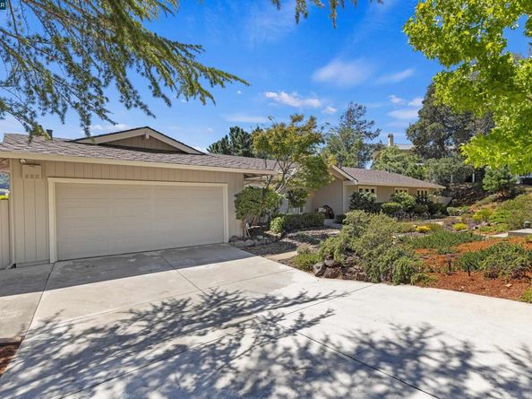 11 Breck Ct, Moraga CA 94556