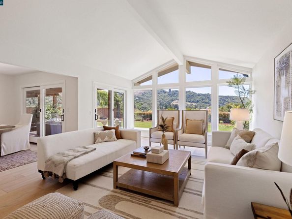 11 Breck Ct, Moraga CA 94556