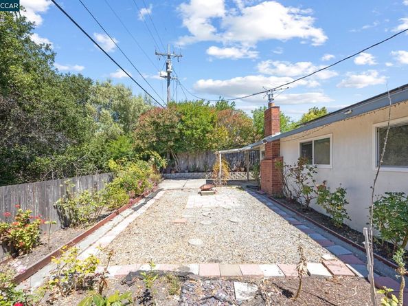 4816 Meadowbrook Dr, Richmond CA 94803