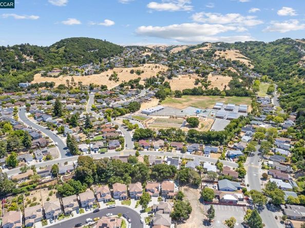 4816 Meadowbrook Dr, Richmond CA 94803