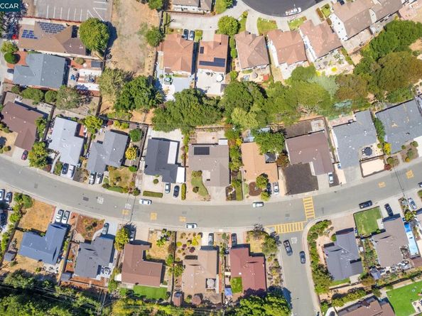 4816 Meadowbrook Dr, Richmond CA 94803