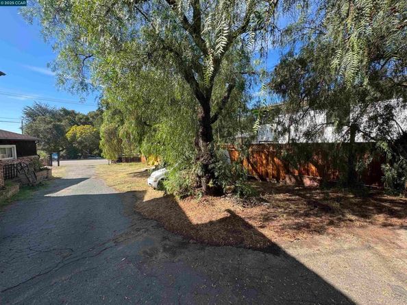 22490 Bayview Ave, Hayward CA 94541