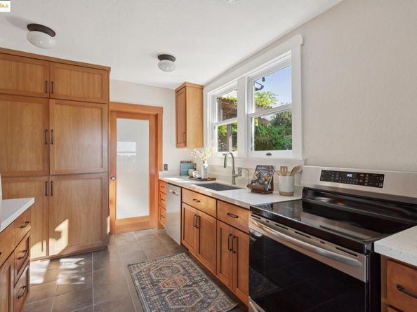 4621 Walnut St, Oakland CA 94619