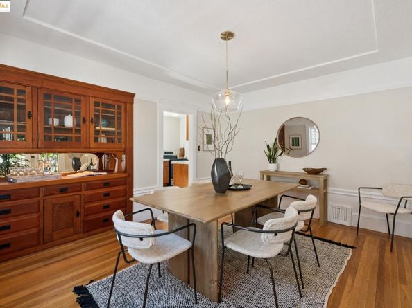 4621 Walnut St, Oakland CA 94619