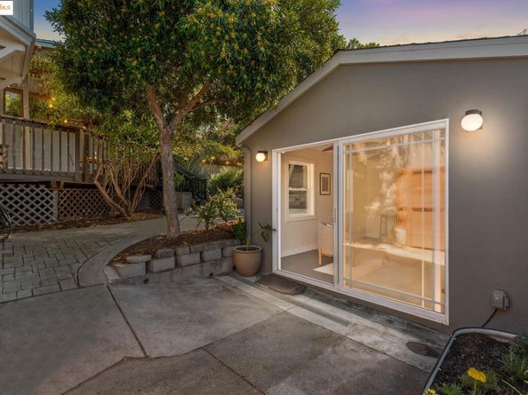 4621 Walnut St, Oakland CA 94619