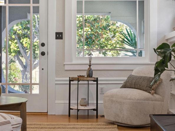 4621 Walnut St, Oakland CA 94619