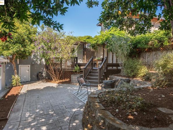 4621 Walnut St, Oakland CA 94619