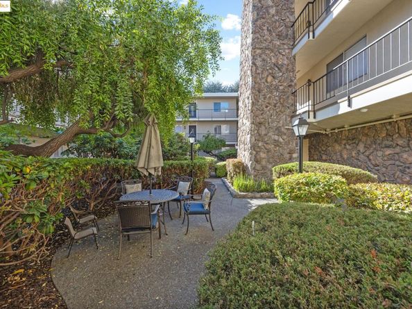 1701 Central Ave E, Alameda CA 94501