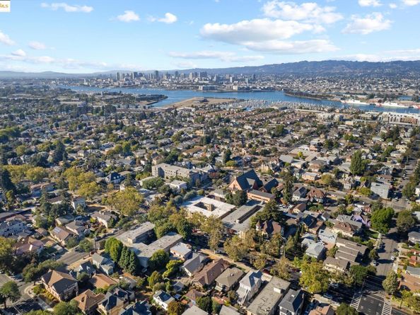 1701 Central Ave E, Alameda CA 94501