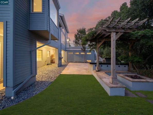 33 Altamount Drive, Orinda CA 94563